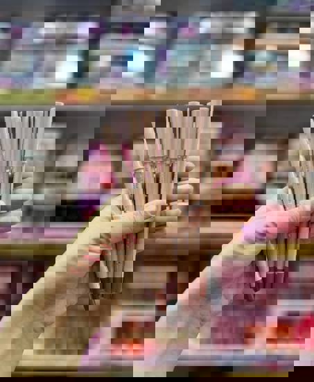 خط لب یوشاس